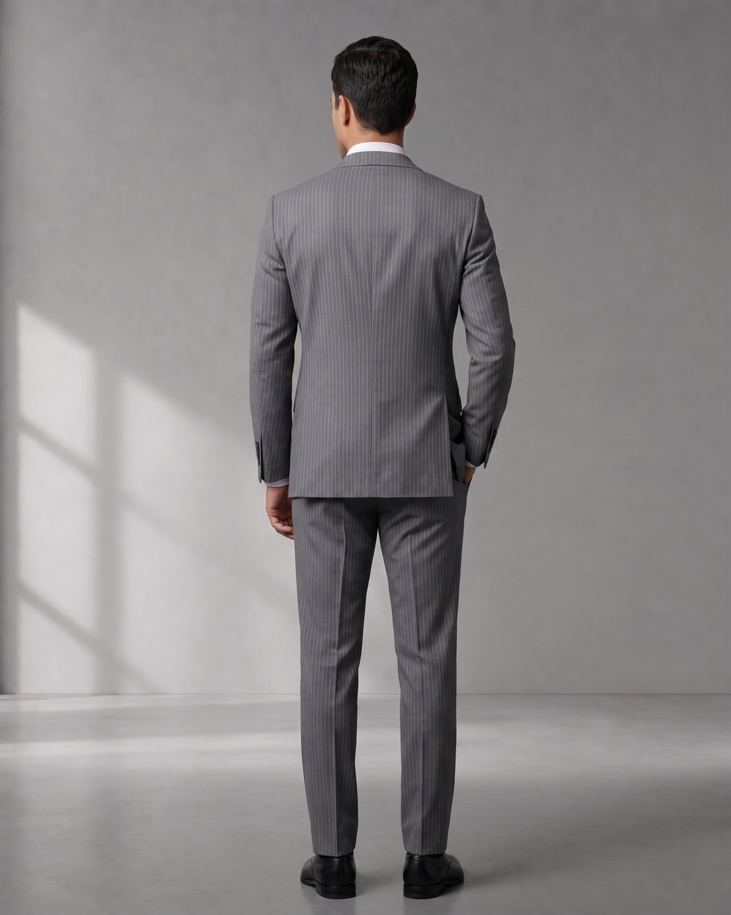 Costume Poliviscose Lapela de Bico Italiano Cinza Claro Risca de Giz