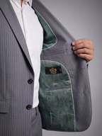 Costume Poliviscose Lapela de Bico Italiano Cinza Claro Risca de Giz