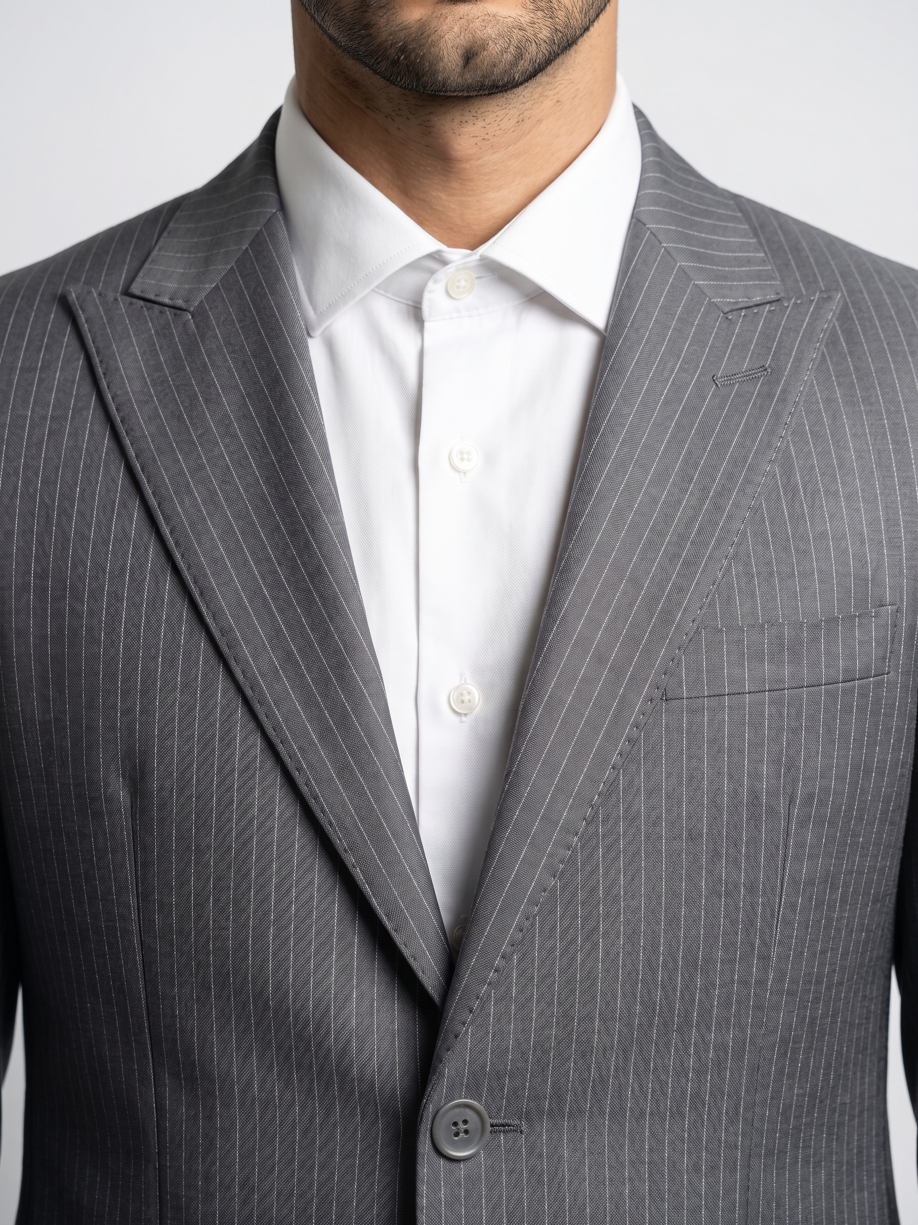 Costume Poliviscose Lapela de Bico Italiano Cinza Claro Risca de Giz